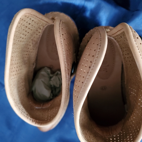 Boots - Picture 3 of 3